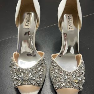 “CANDANCE” Bridal D’Orsay Peeptoe BADGLEY MISCHKA pumps 3 1/2” heels. Size 9.